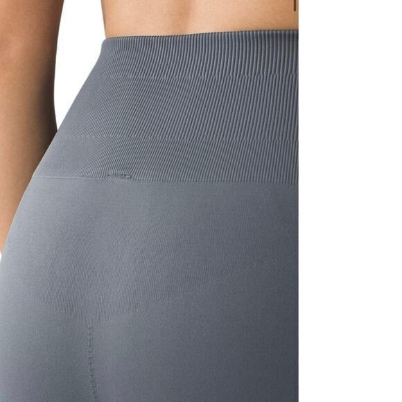 Lululemon Zone In Tight in Dark Slate Cropped Compression Leggings / Yoga Tights - Picture 6 of 10